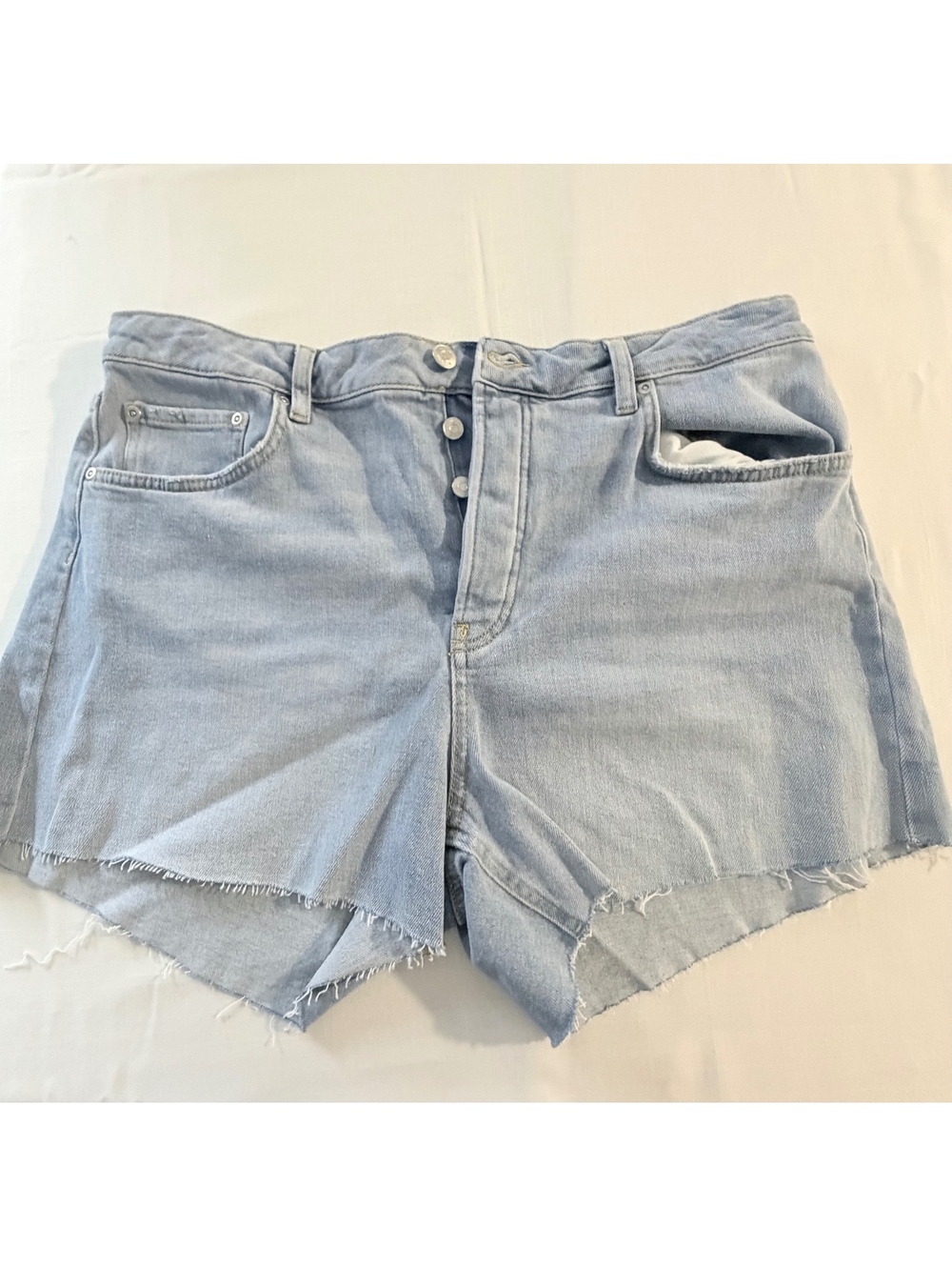 NWT Antonio Melani Light Wash Denim High-Rise Button Fly Cutoff Shorts Size 14